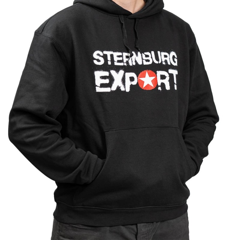 Ein schwarzer Sweater mit der Aufschrift Sternburg Export in weißer Schrift mit dem abgebildeten Sternburg-Kronkorken in der Mitte.