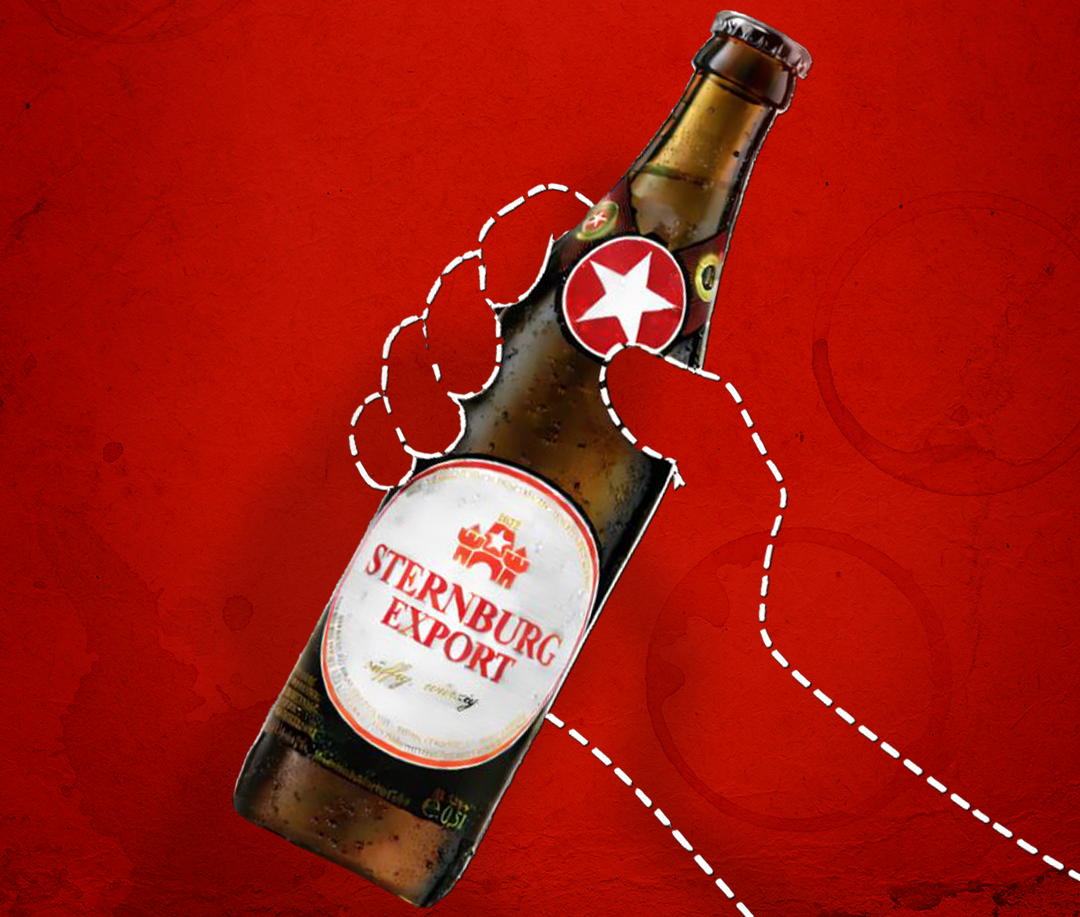 Eine aus Strichen gezeichnete Hand hält eine Flasche Sternburg Export hoch.